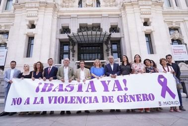 Madrid rinde homenaje a vecina de Getafe asesinada con un minuto de silencio