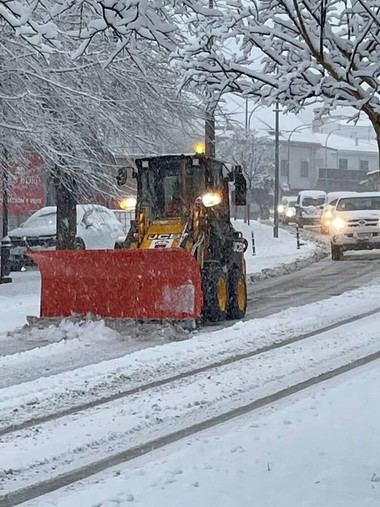 Moralzarzal agradece a los equipos por su labor durante la nevada reciente