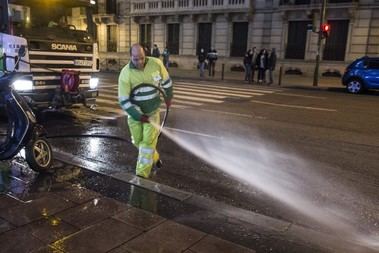 El Ayuntamiento refuerza la limpieza en las fiestas de la Virgen de la Paloma con 160 operarios