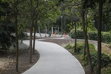 Renovación del parque La Viña de Entrevías mejora accesibilidad y añade 67 árboles