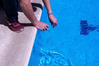 Se inicia la revisión sanitaria de piscinas comunitarias