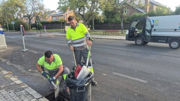 Ayuntamiento limpia imbornales para evitar inundaciones