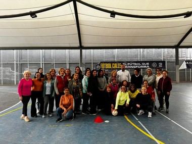 Centro promueve el deporte femenino con una jornada de walking football