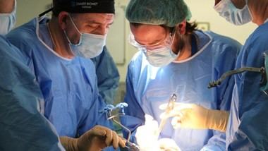 Nuevo sistema robótico mejora cirugías de rodilla en el Hospital Clínico San Carlos