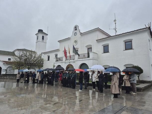 El Ayuntamiento rinde homenaje a los bomberos fallecidos en Alcorcón