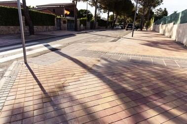 Finalizan las obras de aceras en la calle Río Jarama de Boadilla del Monte
