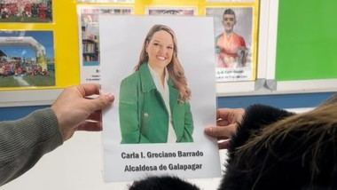 Carla Greciano, reconocida en el mural de honor del CEIP Carlos Ruiz