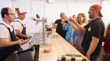 La Comunidad de Madrid apoya la primera cerveza artesanal hecha por personas con discapacidad intelectual