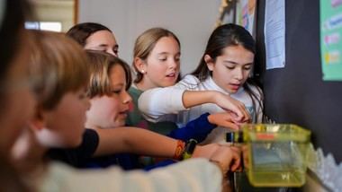 Madrid asegura atención educativa para más de 21,000 estudiantes con necesidades especiales