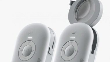 Madrid introduce lupas inteligentes en bibliotecas para facilitar la lectura a personas con discapacidad visual