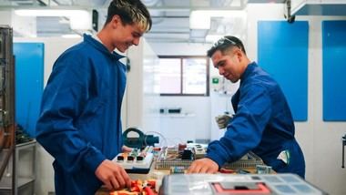 Madrid destina 3 millones de euros para ayudar a jóvenes desempleados sin formación