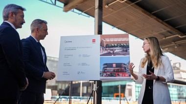 Madrid inaugura la mayor electrolinera pública con energía renovable en la M-30