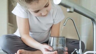 Madrid, la región española con menor consumo de agua embotellada