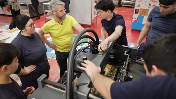 La Comunidad de Madrid simplifica las becas de FP para apoyar a estudiantes de bajos recursos