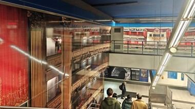 La Comunidad de Madrid lanza productos del Teatro Real en la tienda de Metro de Ópera