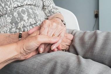 Más del 58% de las prestaciones de dependencia en Madrid se ofrecen en el hogar