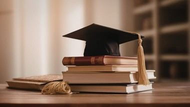 Galapagar ofrece becas universitarias a sus empadronados