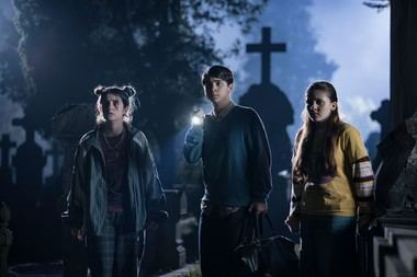 Los Muértimer lanza su tráiler: misterio y humor en un cementerio