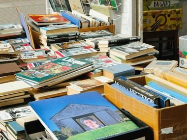 Mercadillo de segunda mano en Robledo de Chavela el 2 de noviembre