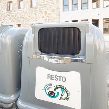 Instalación de nuevos contenedores para residuos en Torrelodones