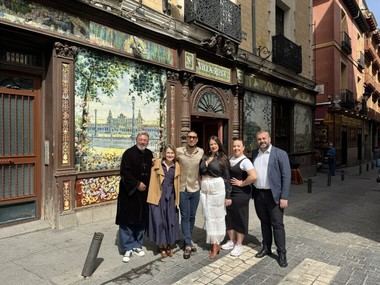 Homenaje al tablao Villa Rosa con una placa conmemorativa en Madrid