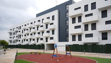 Díaz Ayuso prohíbe acceso a vivienda protegida por cinco años a condenados por ocupación ilegal