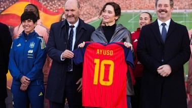 Díaz Ayuso destaca el orgullo de Madrid en la final de la UEFA Women's Nation League