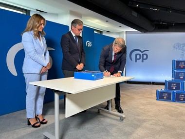 Serrano recibe más de 94,000 avales para la candidatura de Feijóo en el Congreso del PP