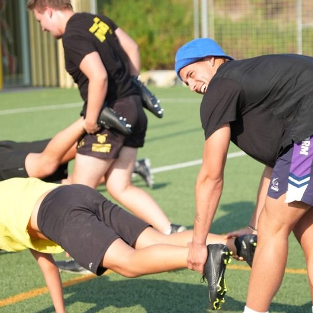Tobías Sainz Trápaga entrena con jóvenes del Torrelodones Rugby Club