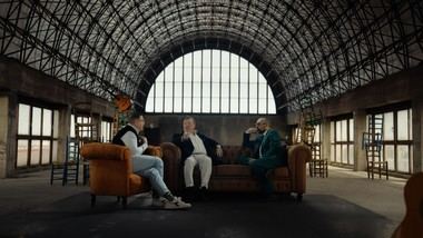 Los Morancos y Marina Rivers, protagonistas en 'Viajando con Chester'