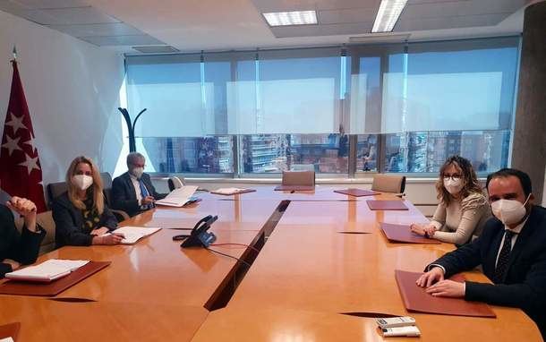 El alcalde de Guadarrama se reúne con la Viceconsejera de Organización Educativa